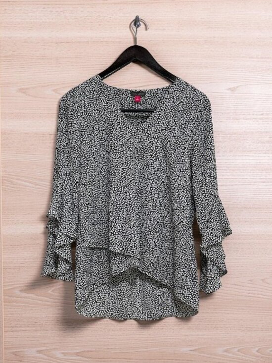 Vince Camuto Tops - Vince Camuto Black & White Flowy Tunic Blouse Small